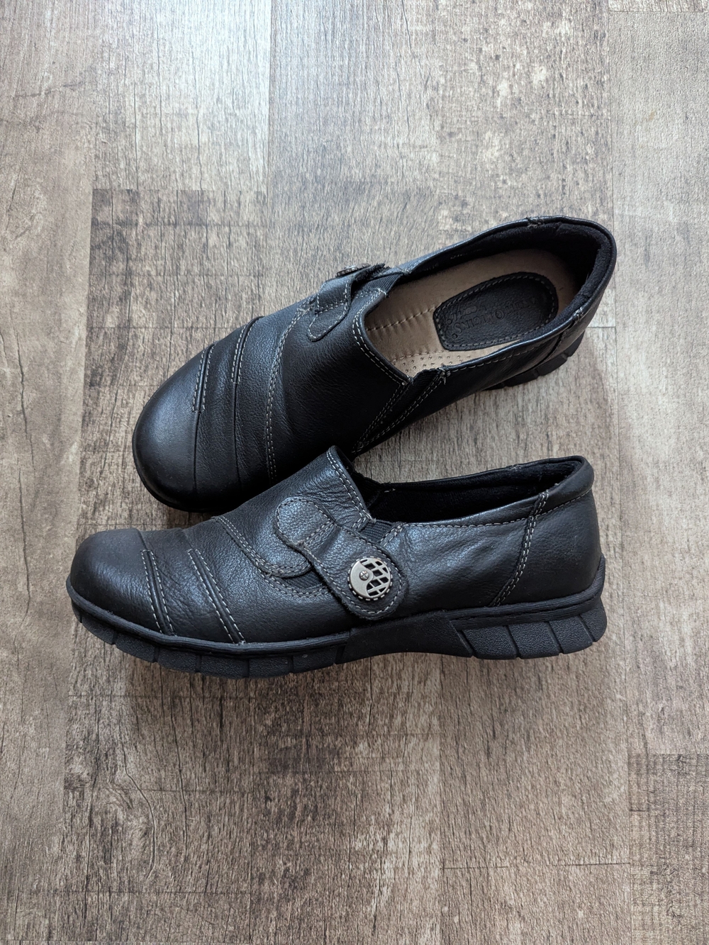 Earth Origins Women's Black Slip-On Leather Loafers